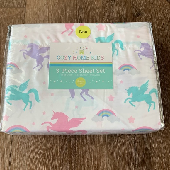 Unicorn 3 Piece Twin Sheet Set. New! White sheet set with unicorns and rainbows. - Picture 1 of 3